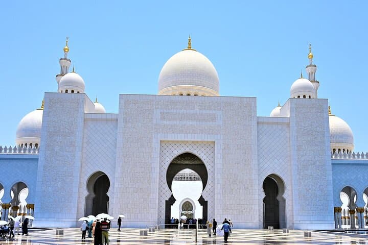 Private Abu Dhabi Day Tour from Dubai: Sheikh Zayed Mosque, Qasr Al Watan & Corniche photo 2