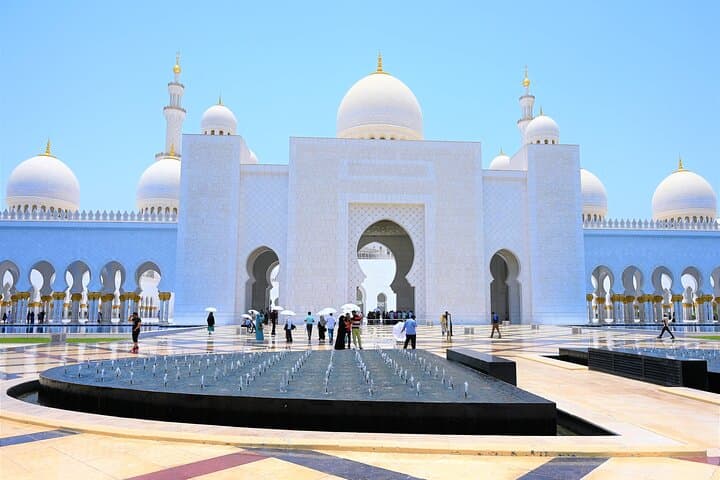 Private Abu Dhabi Day Tour from Dubai: Sheikh Zayed Mosque, Qasr Al Watan & Corniche