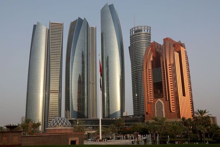 Abu Dhabi in a Day: Private City Tour to Sheikh Zayed Mosque, Qasr Al Watan & Yas Island