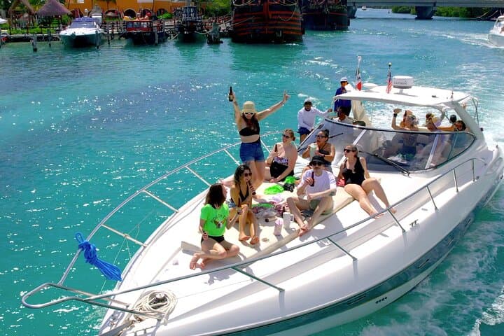 Private 46ft Yacht Rental in Cancún — Charter, Snorkel & Isla Mujeres photo 5