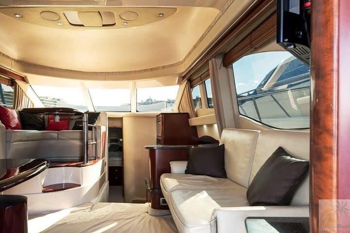 Private Luxury Yacht Charter in Bahía de Banderas — Sea Ray 440 for 12 photo 2