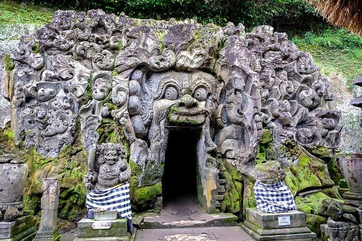 Ubud Day Tour: Monkey Forest, Tegallalang Rice Terraces & Tegenungan Waterfall photo 5