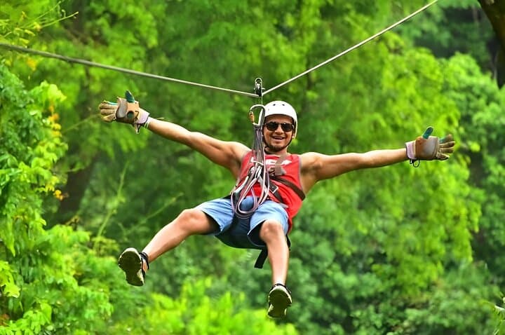 Roatán Zipline, Sloths & Chocolate: Island Adventure & Animal Sanctuary Tour photo 1