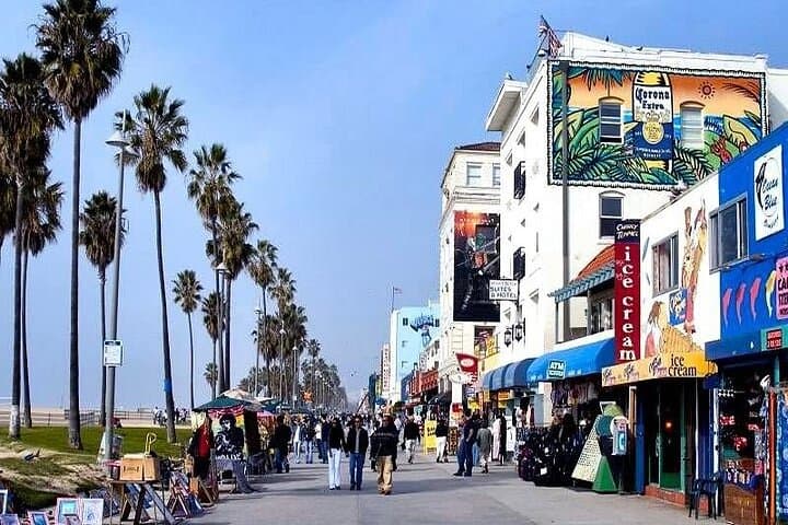 LA in a Limo: Private 6-Hour City & Shopping Tour from Hollywood to Malibu photo 5