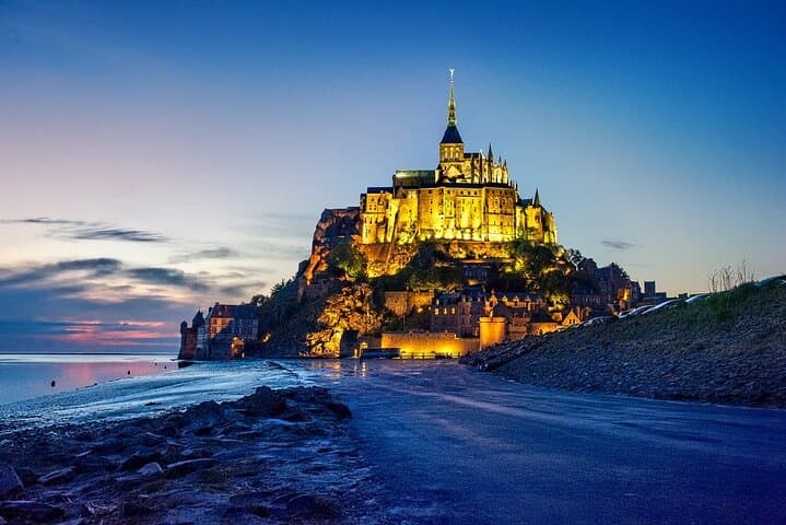 Private D-Day Omaha Beach & Mont‑Saint‑Michel Day Trip from CDG with Champagne photo 3