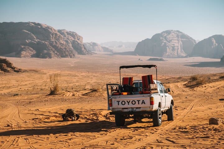 Wadi Rum Full-Day Jeep Tour: Bedouin Meals, Rock Bridges & Stargazing