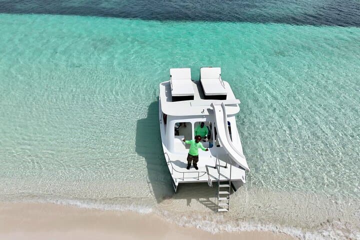 Private 4-Hour Catamaran Cruise in Grace Bay, Providenciales