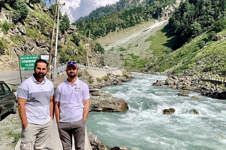 kashmir-in-6-days-private-guided-tour-from-delhi-to-srinagar-gulmarg-sonamarg photo 2