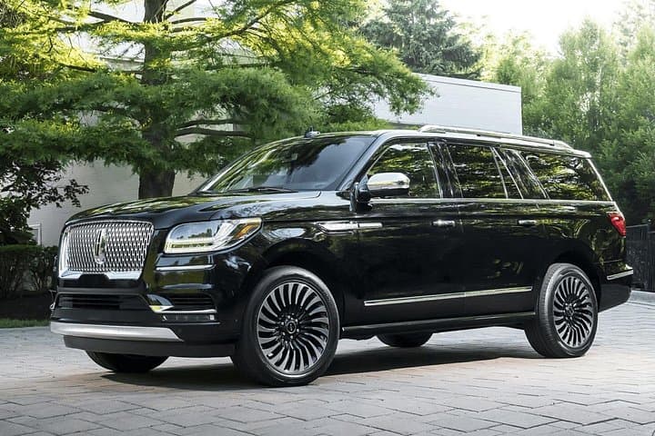 Chicago Luxury SUV Airport Transfer to O'Hare: Private Chauffeur Service photo 1