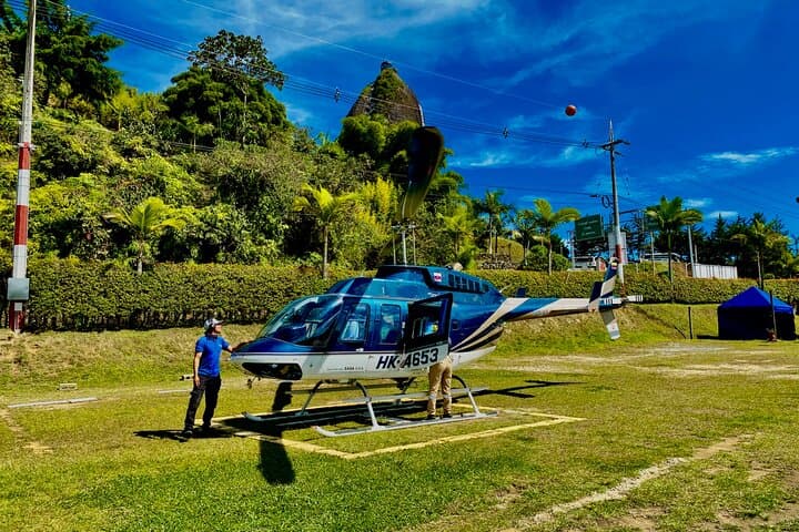Guatapé & El Peñol Private Day: Helicopter, Boat Ride and 720-Step Climb