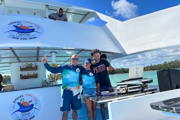 Punta Cana Private Yacht: Snorkel, Sandbar & Natural Pool Party