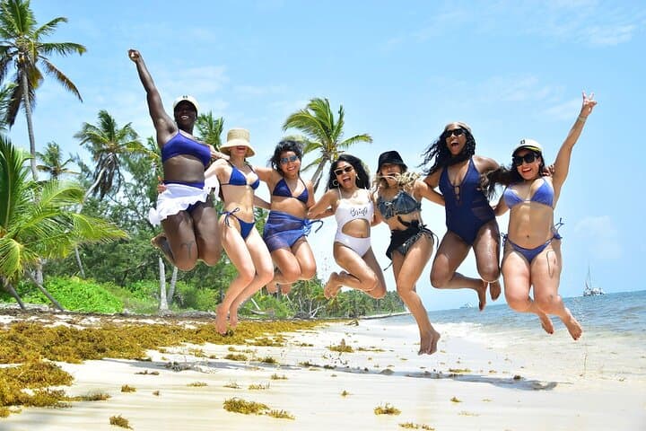 Punta Cana Private Yacht: Snorkel, Sandbar & Natural Pool Party photo 2
