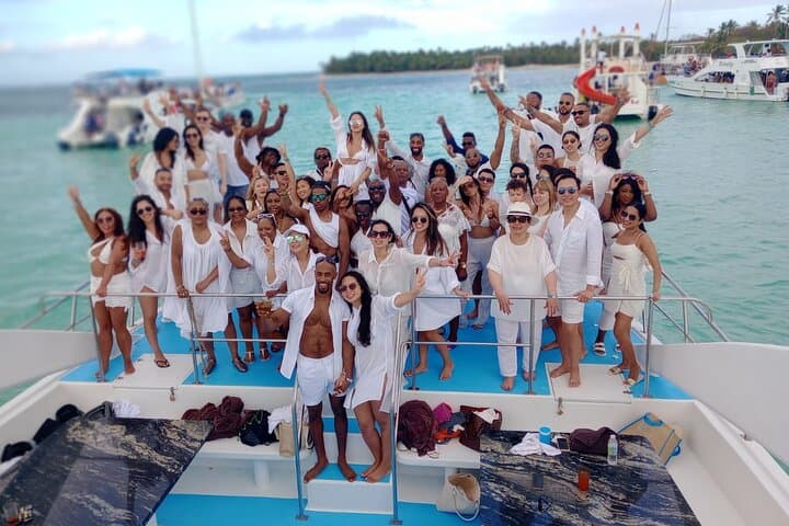 Punta Cana Private Yacht: Snorkel, Sandbar & Natural Pool Party photo 5