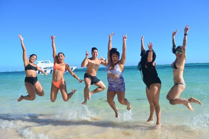 Punta Cana Private Yacht: Snorkel, Sandbar & Natural Pool Party photo 6