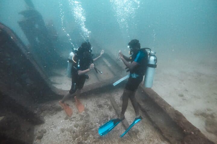 Discover SCUBA Diving in Unawatuna Bay — Introductory Dive to Rock Island photo 5