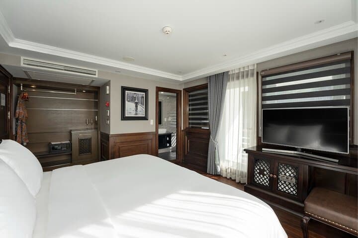 Mercury Cruise: 2-Day Halong & Lan Ha Bay Explorer from Hanoi photo 2