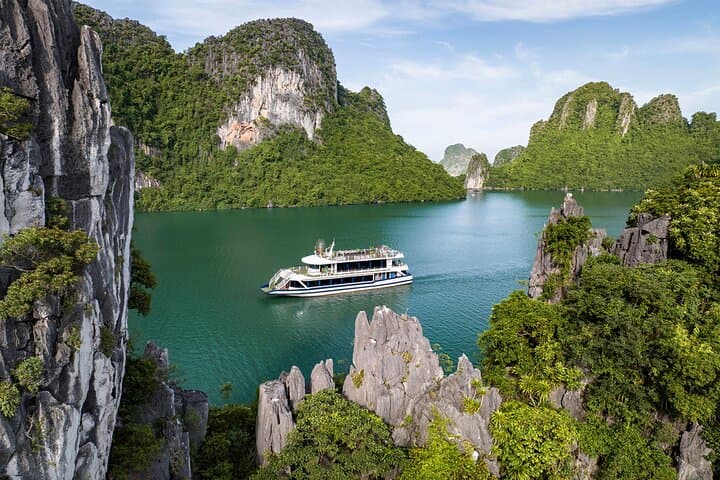Halong Bay Luxury Day Cruise: Kayaking, Surprise Cave & Titop Island photo 2