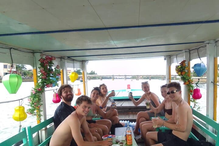 Lantern-Boat Private Bar Cruise on the Thu Bon River, Hoi An
