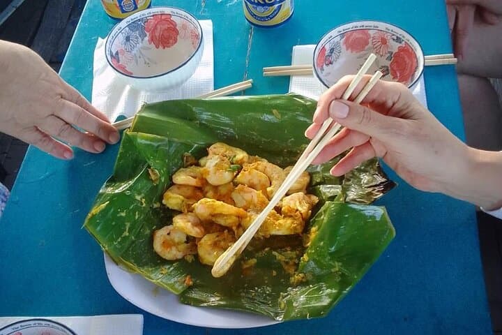 Lantern-Boat Private Bar Cruise on the Thu Bon River, Hoi An photo 3