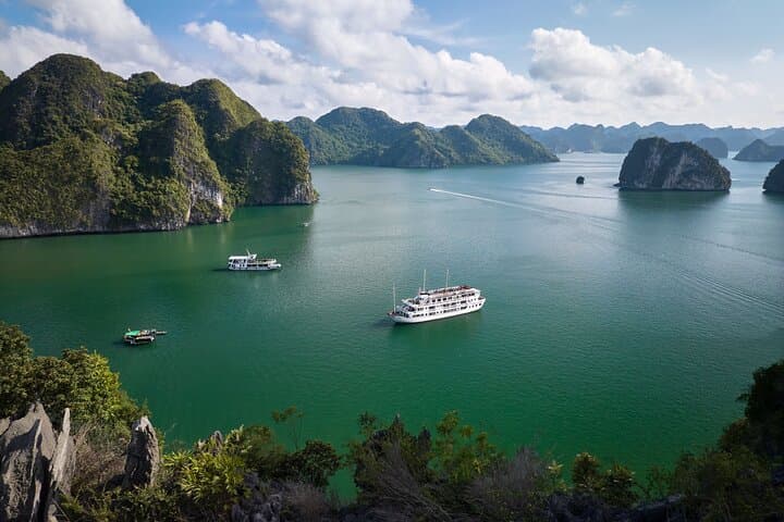 Overnight Halong Bay Cruises: 1–2 Day All-Inclusive Tours with Kayaking & Cave Visits photo 4