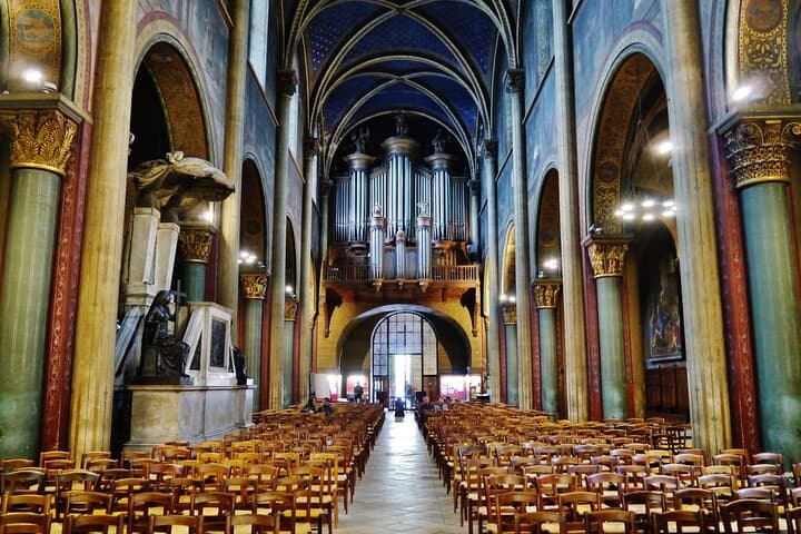 Saint Germain des Prés: Private Full-Day Walking Tour with Eiffel Tower Access photo 3