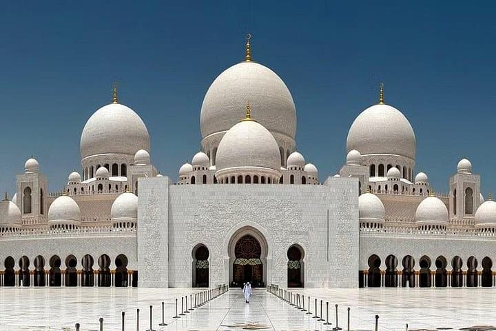 Abu Dhabi day tour from Dubai: Sheikh Zayed Mosque, Qasr Al Watan & Yas Island photo 2