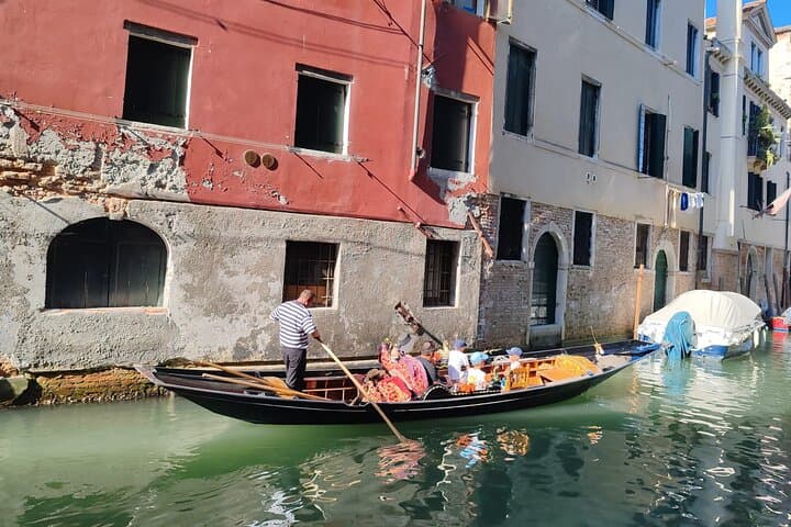 Vienna to Venice: 3-Day Private Venice Tour with Gondola Ride & Burano Excursion photo 4