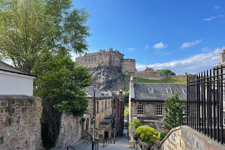 Edinburgh Highlights By Car: Old Town, Forth Bridge & Botanic Gardens