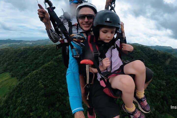 Paraglide Jaco Beach: VIP Family Tandem Flight with Kids & Dogs photo 5