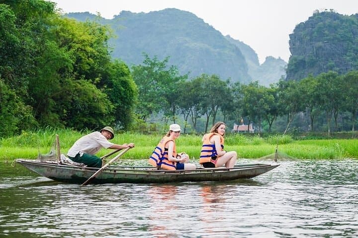 Full-Day Ninh Binh from Hanoi: Hoa Lu, Tam Coc Boat Ride & Mua Cave Viewpoint photo 5