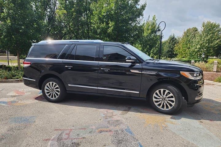 Chicago Luxury SUV Airport Transfer to O'Hare: Private Chauffeur Service photo 2