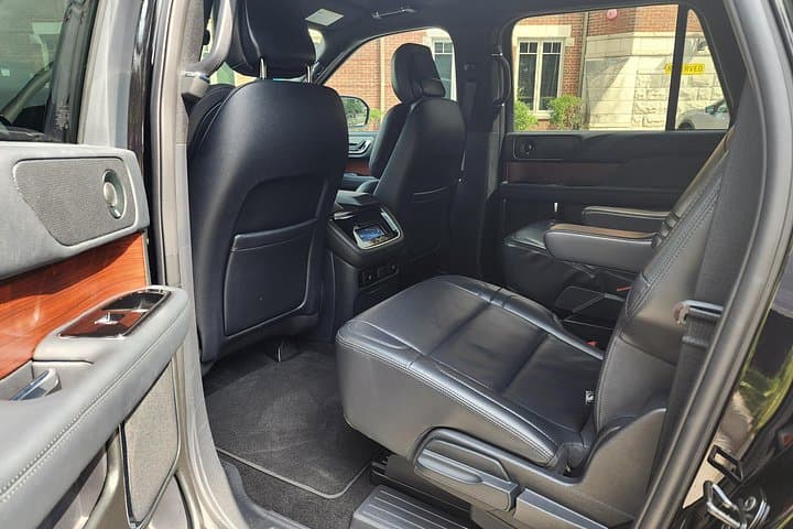 Chicago Luxury SUV Airport Transfer to O'Hare: Private Chauffeur Service photo 4