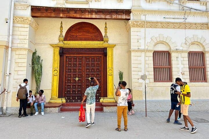 Prison Island & Stone Town By Night: Half-Day Tortoises, Ruins and Forodhani Flavors photo 2