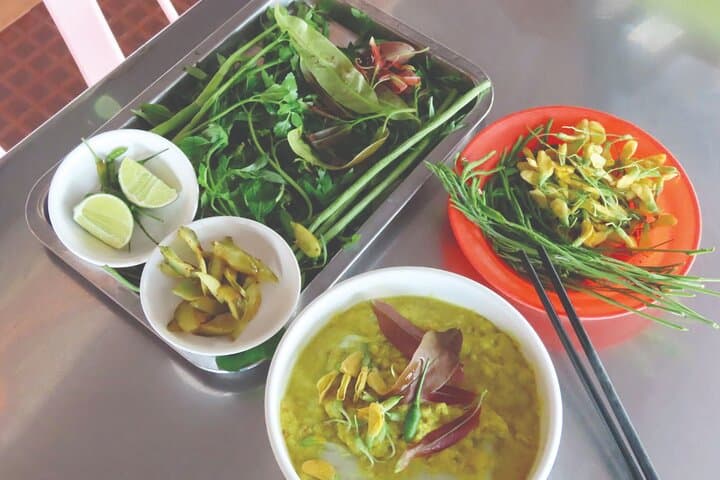 Phnom Penh After-Dark: Tuk-Tuk Night Walk and Street Food Immersion