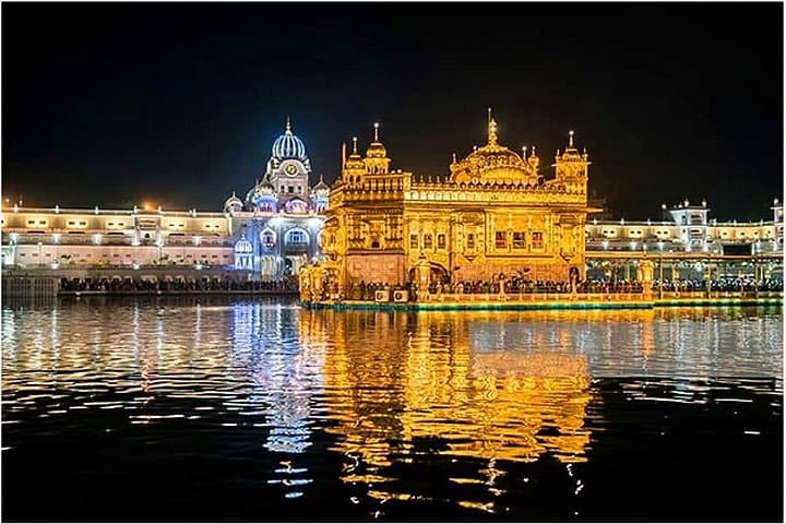 Amritsar Cultural Day Tour: Golden Temple, Jallianwala Bagh & Wagah Border photo 1