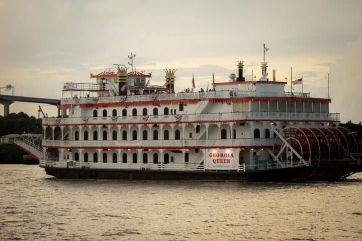 Explore Savannah’s Iconic Film Locations: A Private Full-Day Tour photo 3