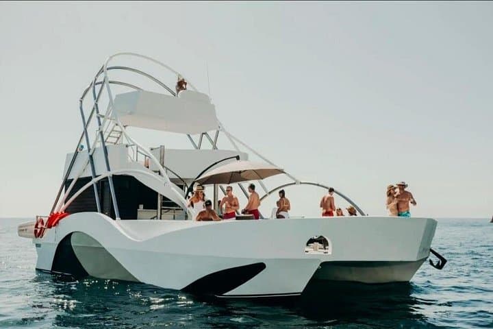 VIP Pelicano Luxury Cruise and Snorkel at El Arco, Cabo San Lucas photo 1