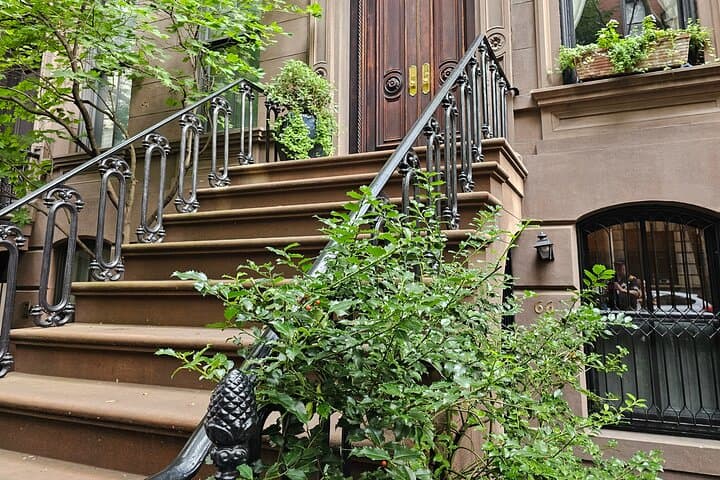Film-Locations Walking Tour: Mrs. Maisel, Sex and the City & Friends in Greenwich Village