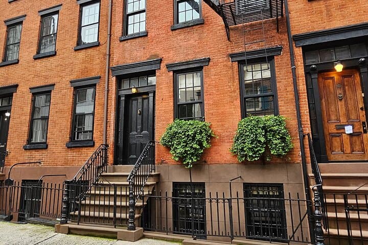 Film-Locations Walking Tour: Mrs. Maisel, Sex and the City & Friends in Greenwich Village photo 3
