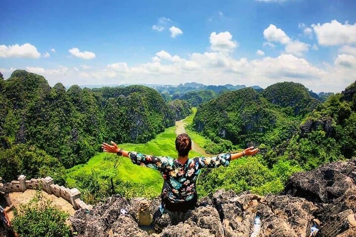 2-Day Ninh Binh Highlights: Trang An, Mua Cave & Bai Dinh Private Tour