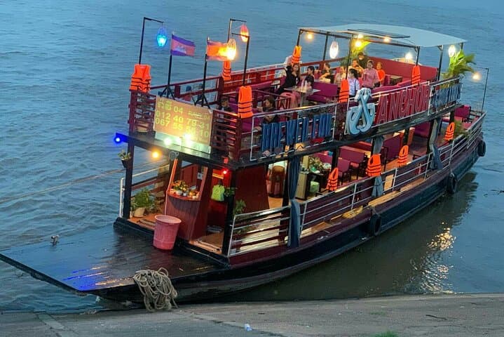 Mekong and Tonle Sap River Cruise: Phnom Penh to Siem Reap by Boat and Road photo 2