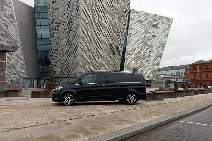 Private Belfast City & Peace Wall Tour: A Guided Drive Through History