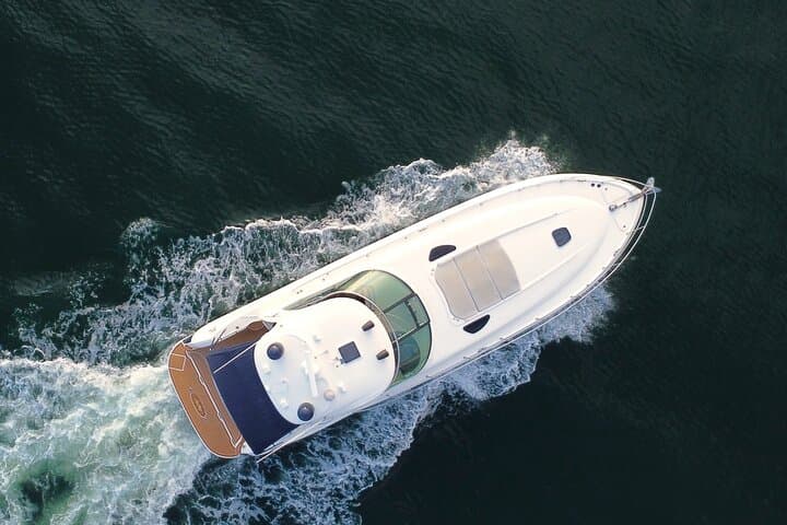 South Beach Yacht Charter on DREAMER — Biscayne Bay Day Cruises from Miami Beach photo 2