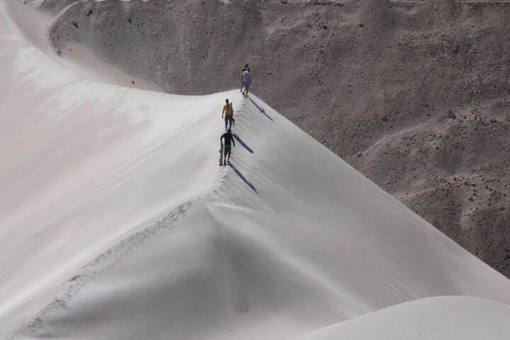 Half-Day Sandboard Adventure in Arequipa: Dunes, 4x4 and Volcano Views photo 6