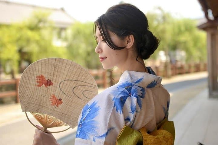 Kimono Rental in Kyoto: Gion Kimono Dressing & Photo Experience photo 4
