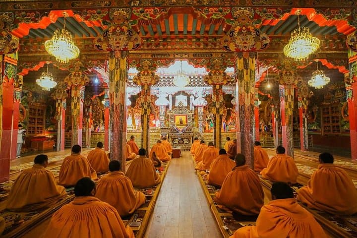 10-Day Tibet Adventure: Lhasa, Yamdrok, Everest Views & Namtso Lake photo 2