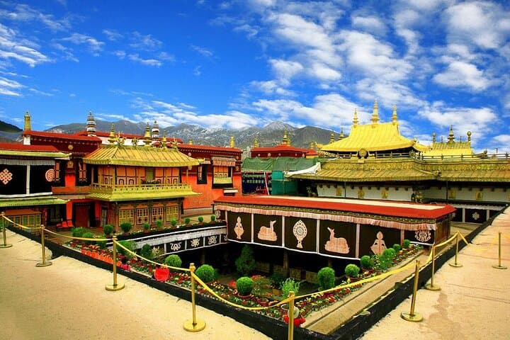 10-Day Tibet Adventure: Lhasa, Yamdrok, Everest Views & Namtso Lake photo 5