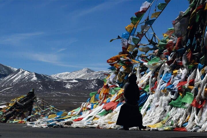 10-Day Tibet Adventure: Lhasa, Yamdrok, Everest Views & Namtso Lake photo 6