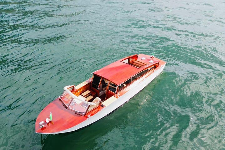 Private Boat Tour on Lake Como — Customize a One-Hour Cruise Past Historic Villas photo 1