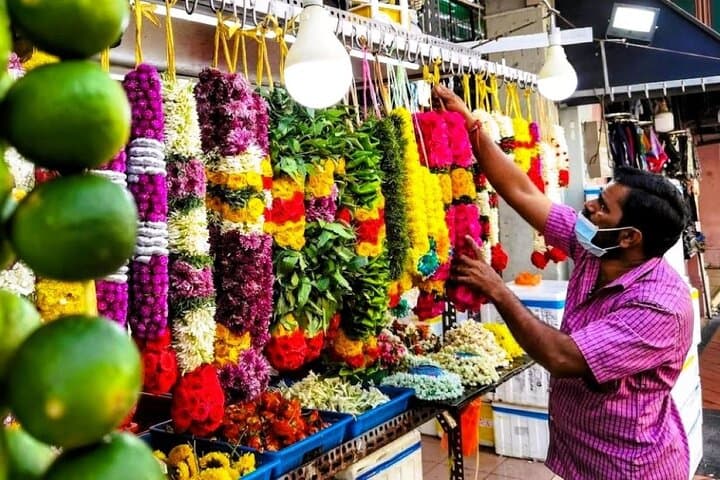 Singapore Kick Scooter Street Food Tour: Little India, Kampong Glam & Hawker Highlights